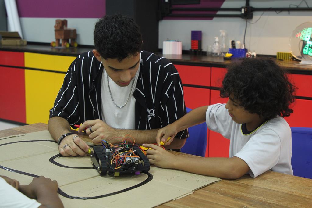 Alunos de Barueri disputam final da Etapa Nacional da Olimpíada Brasileira de Robótica