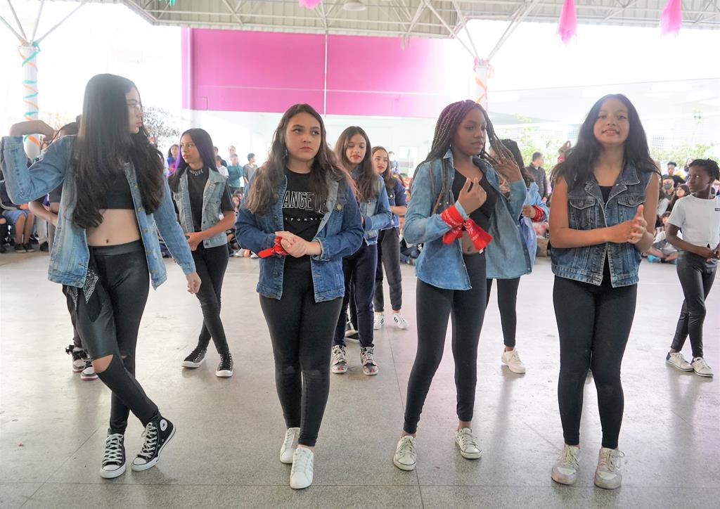 Grupo de dança transforma realidade de alunos da Emef Orlando