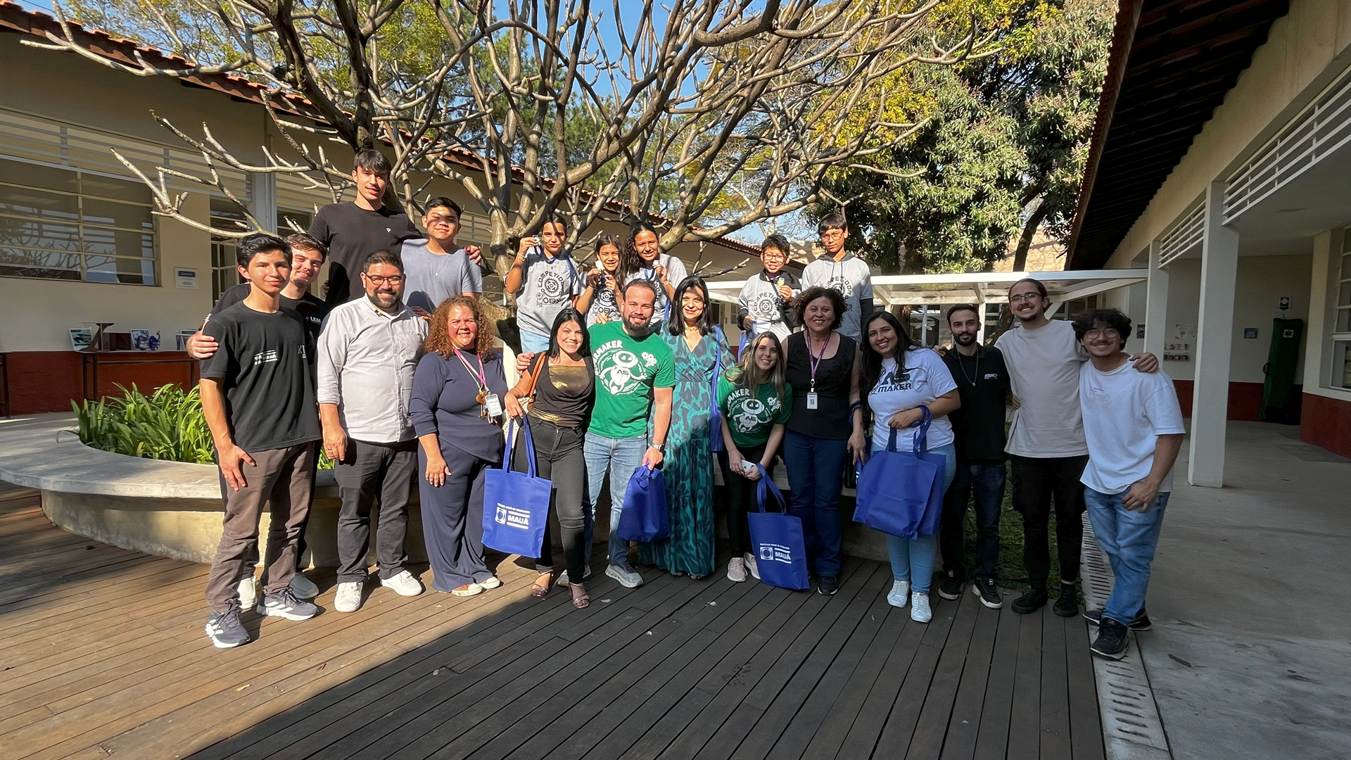 Estudantes premiados na Olimpíada Brasileira de Robótica vivem dia de celebração e imersão tecnológica