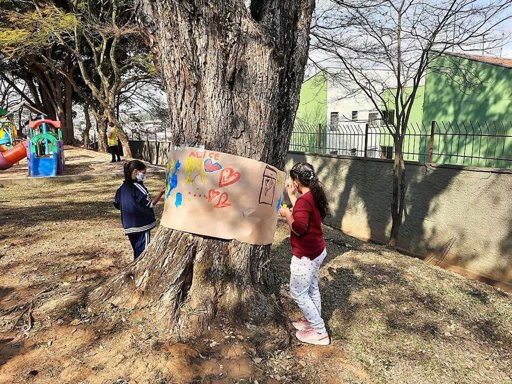 No retorno presencial, espaços ao ar livre são explorados com aulas criativas