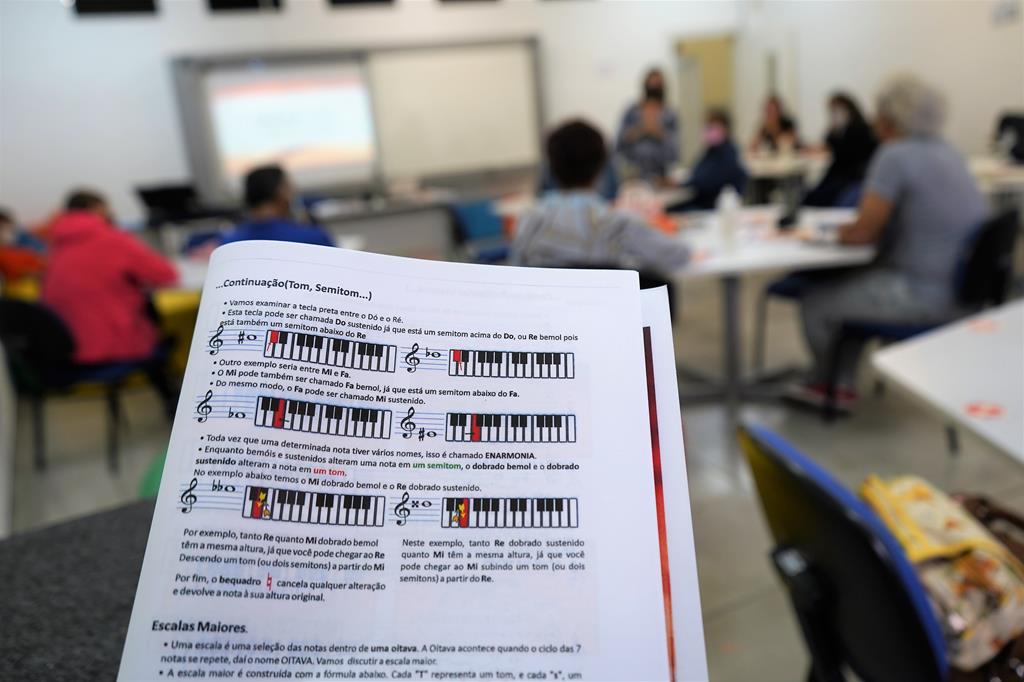 Apoio Pedagógico implementa formação de música para os professores de Arte