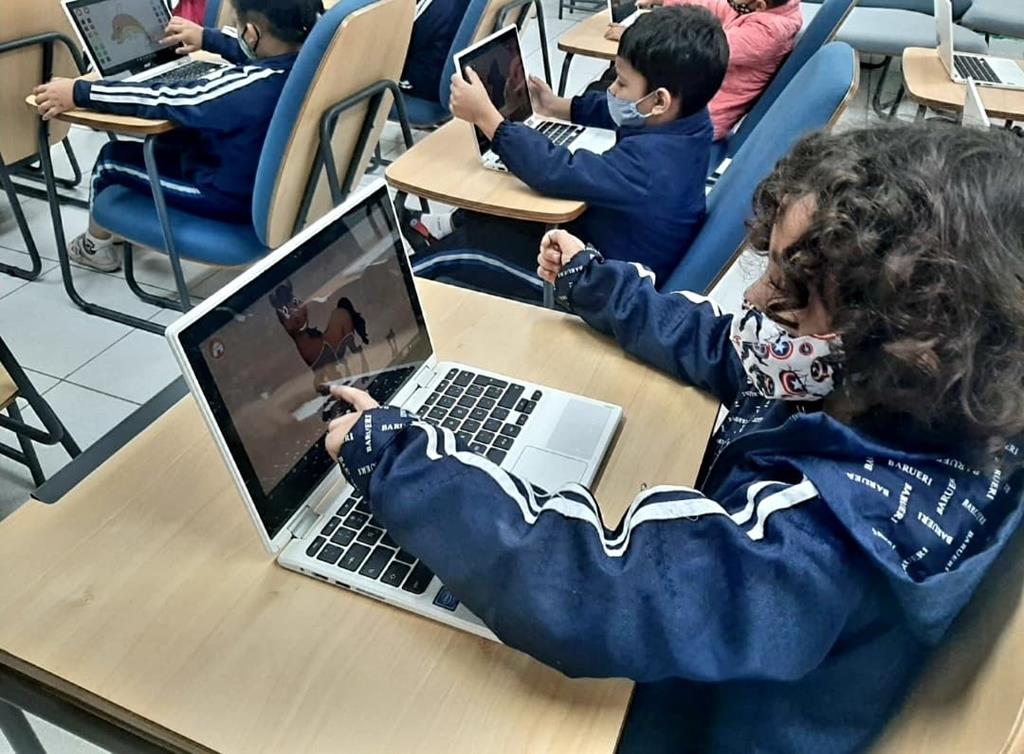 Novas salas informatizadas e inovação despertam interesse dos alunos da rede