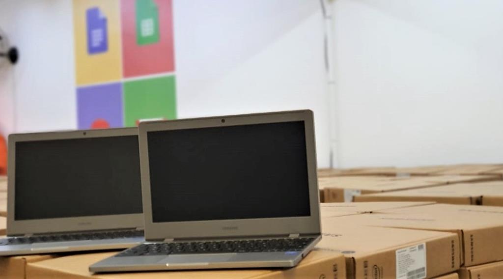 Educação recebe mais uma carga de 7,5 mil computadores para estudantes e professores