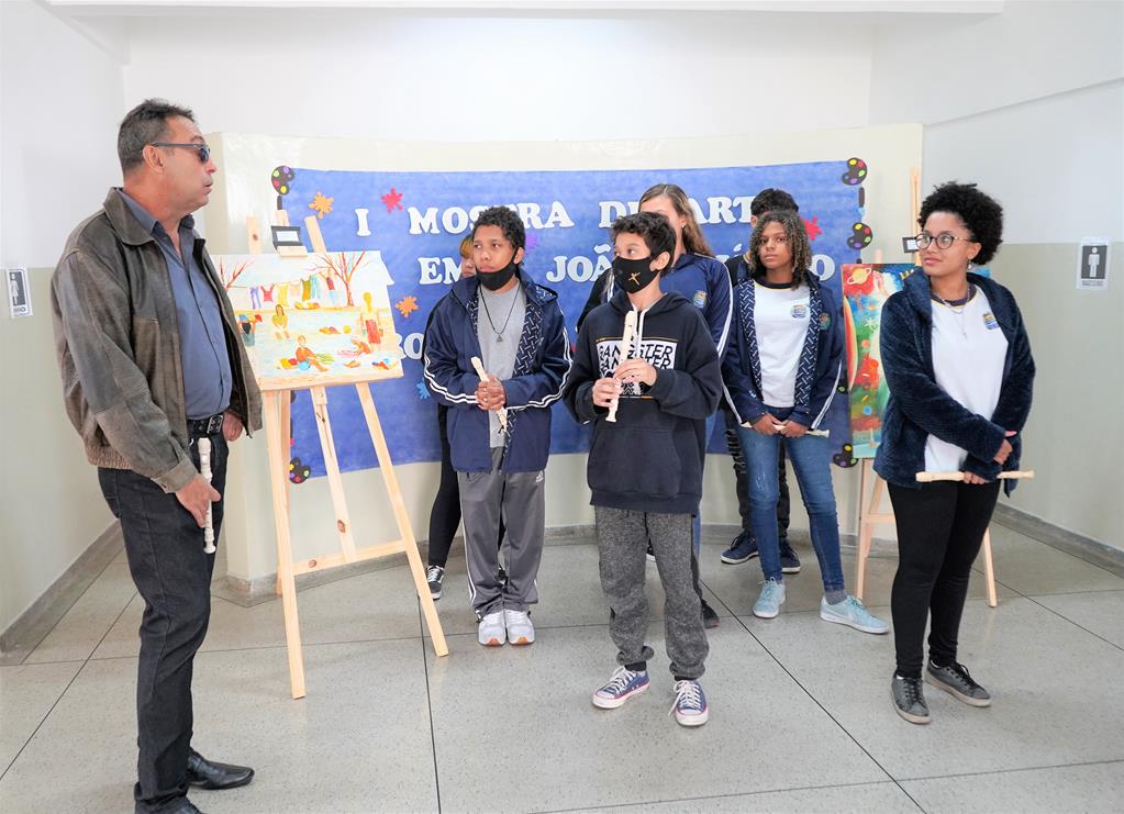 Alunos da Emef João Tiburcio participam de curadoria e exposição de artes plásticas