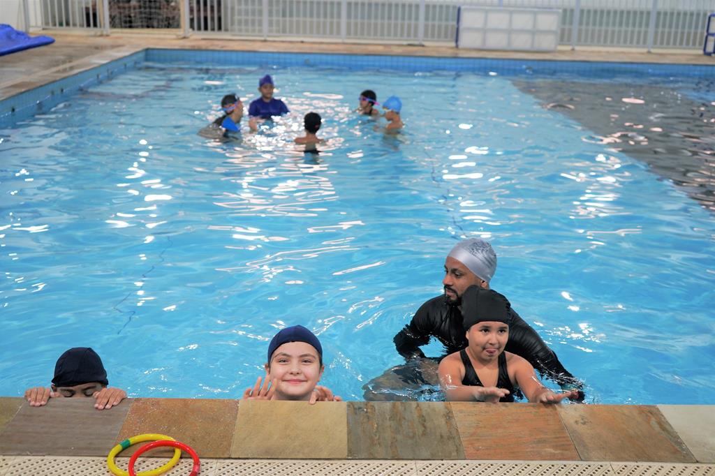 Começaram as aulas de natação em cinco polos da rede de ensino de Barueri