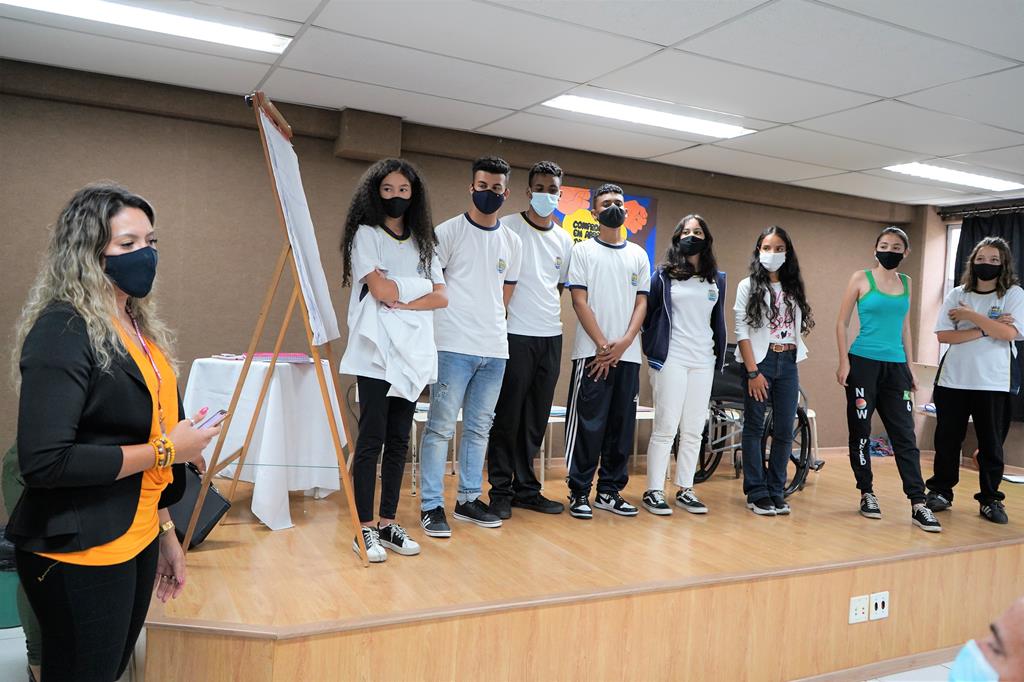 Estudantes da Emef Carlos Osmarinho montam peça teatral abordando inclusão