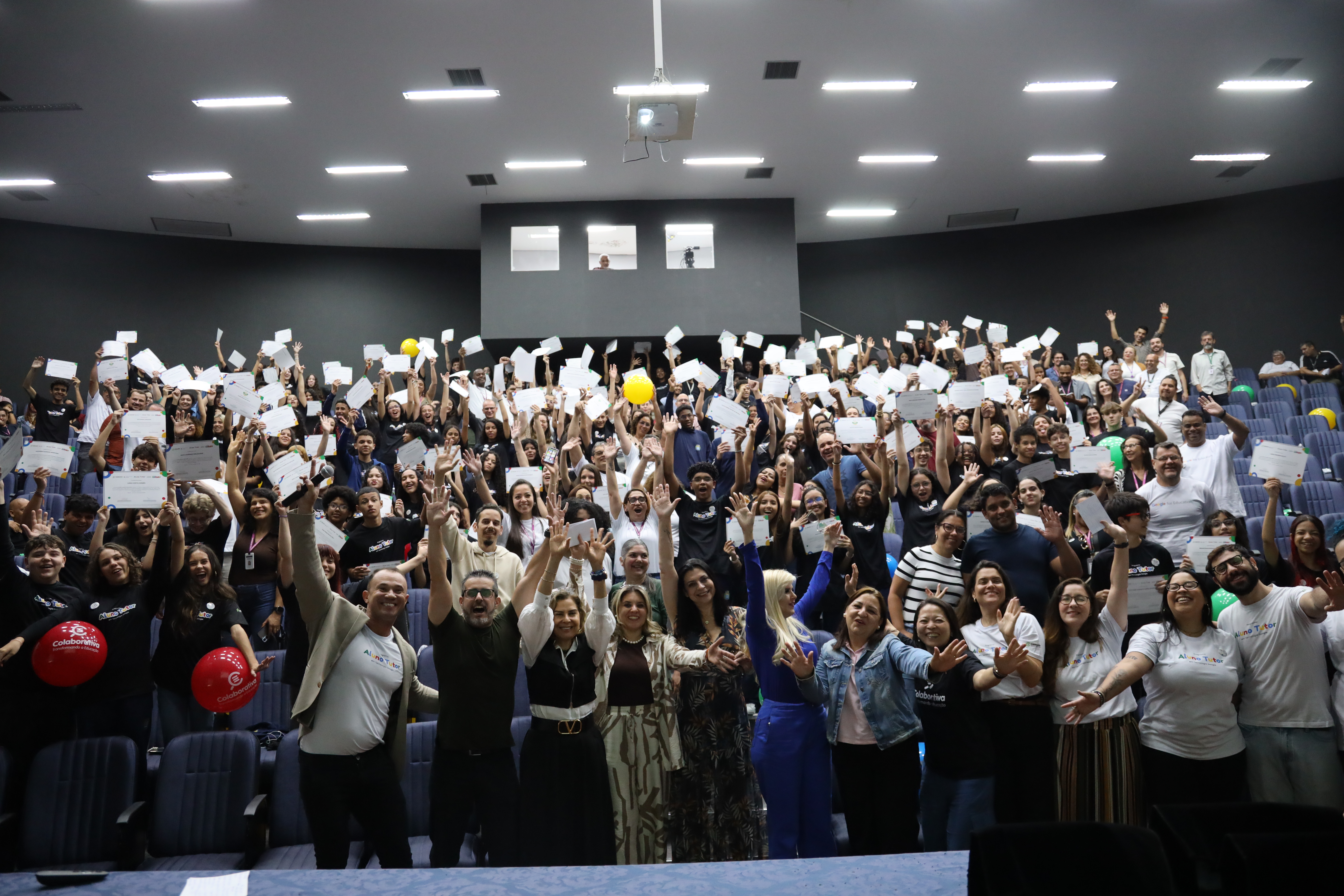 Prefeitura de Barueri realiza formatura de 141 estudantes do programa Aluno Tutor em Tecnologia Google
