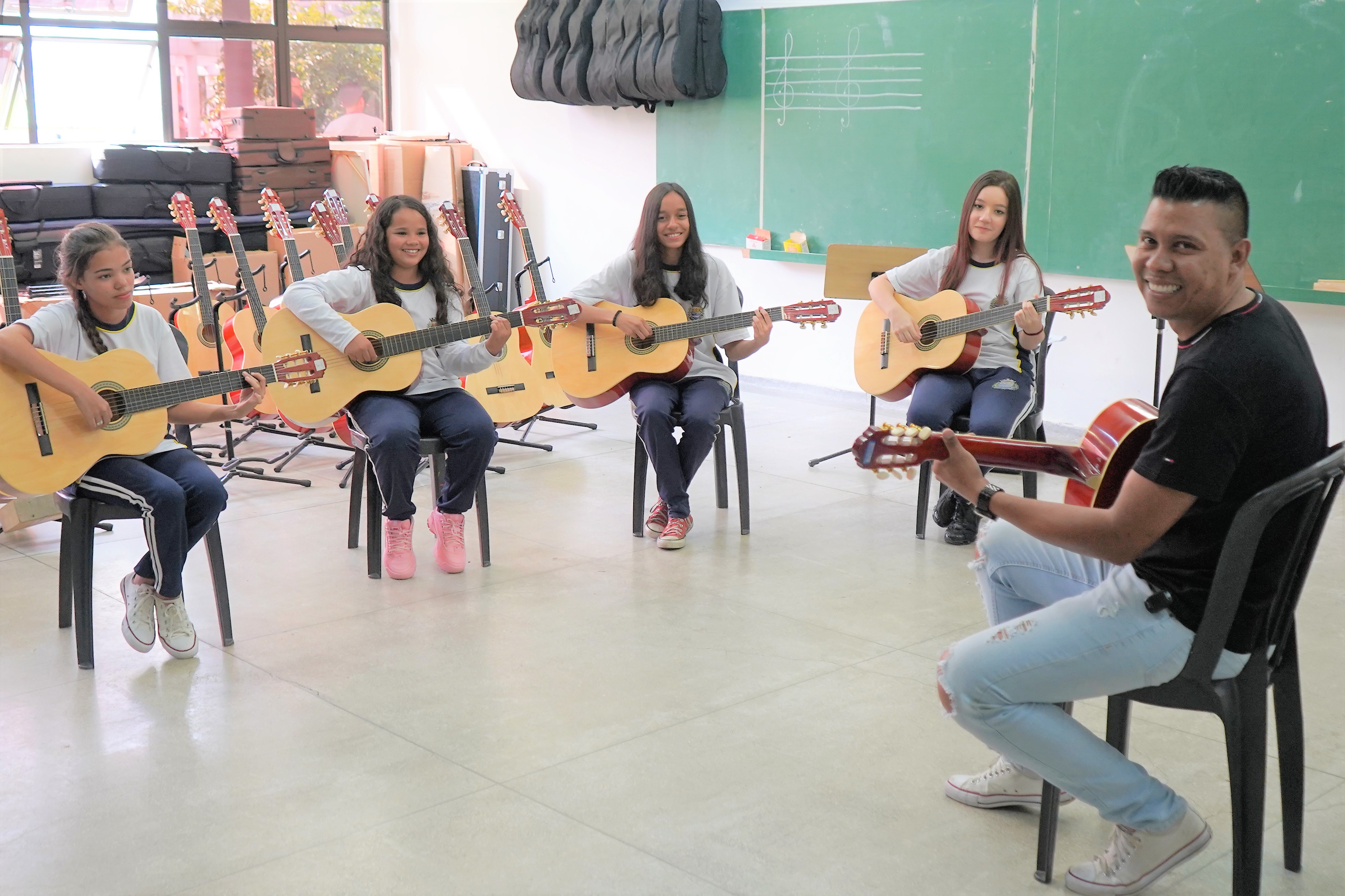 Projeto Música e Artes ao Ar Livre retoma atividades com novos alunos inscritos 