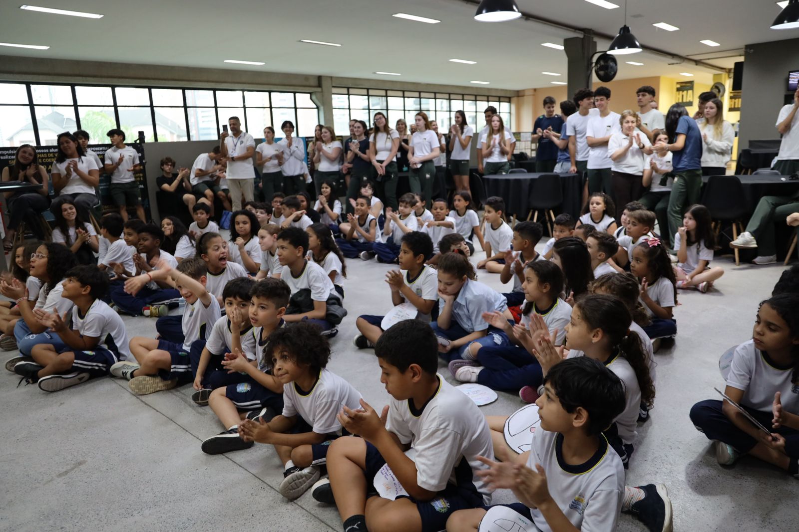 Janelas para o Futuro: 72 estudantes da rede municipal celebram conquista no programa de inclusão educacional