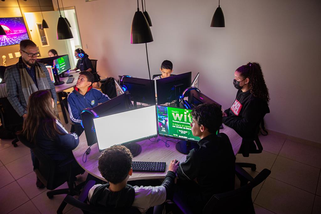 Secretaria de Educação de Barueri promove formatura e exposição de projetos WIT & Sala Maker 2025 neste sábado (06)