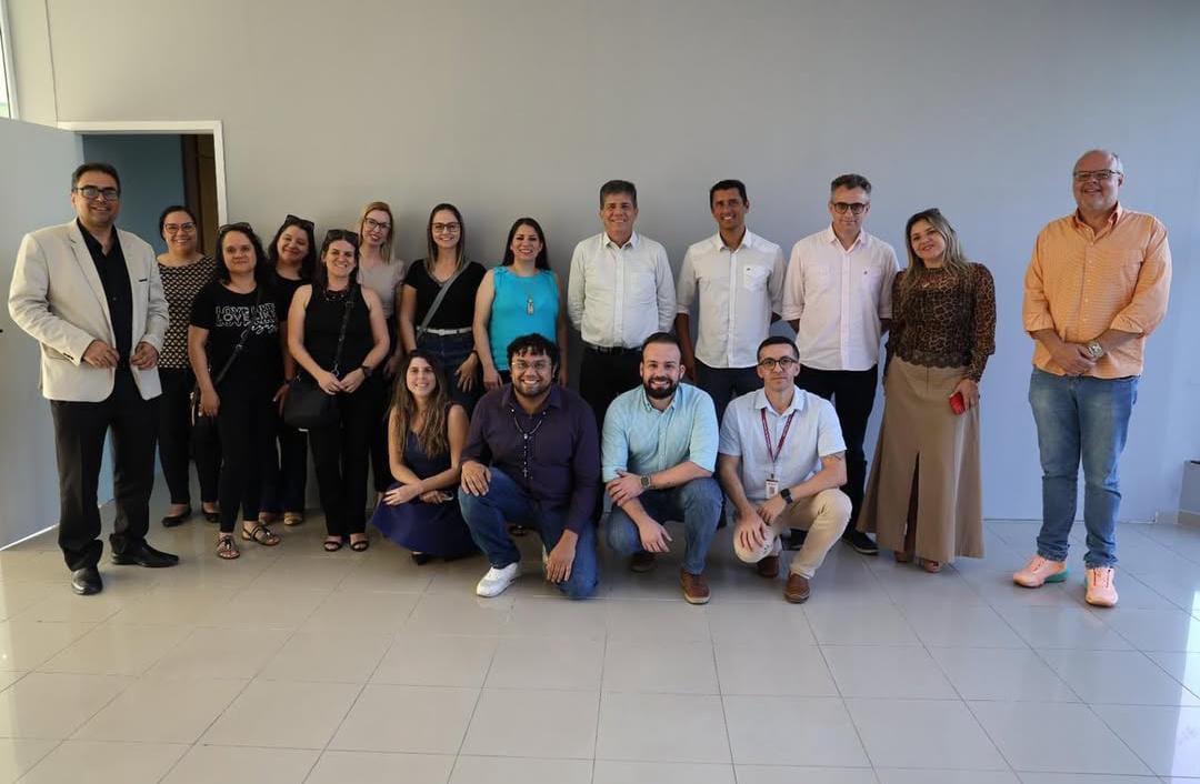 Educação de Barueri recebe delegação da Educação de São Roque para intercâmbio sobre ensino tecnológico