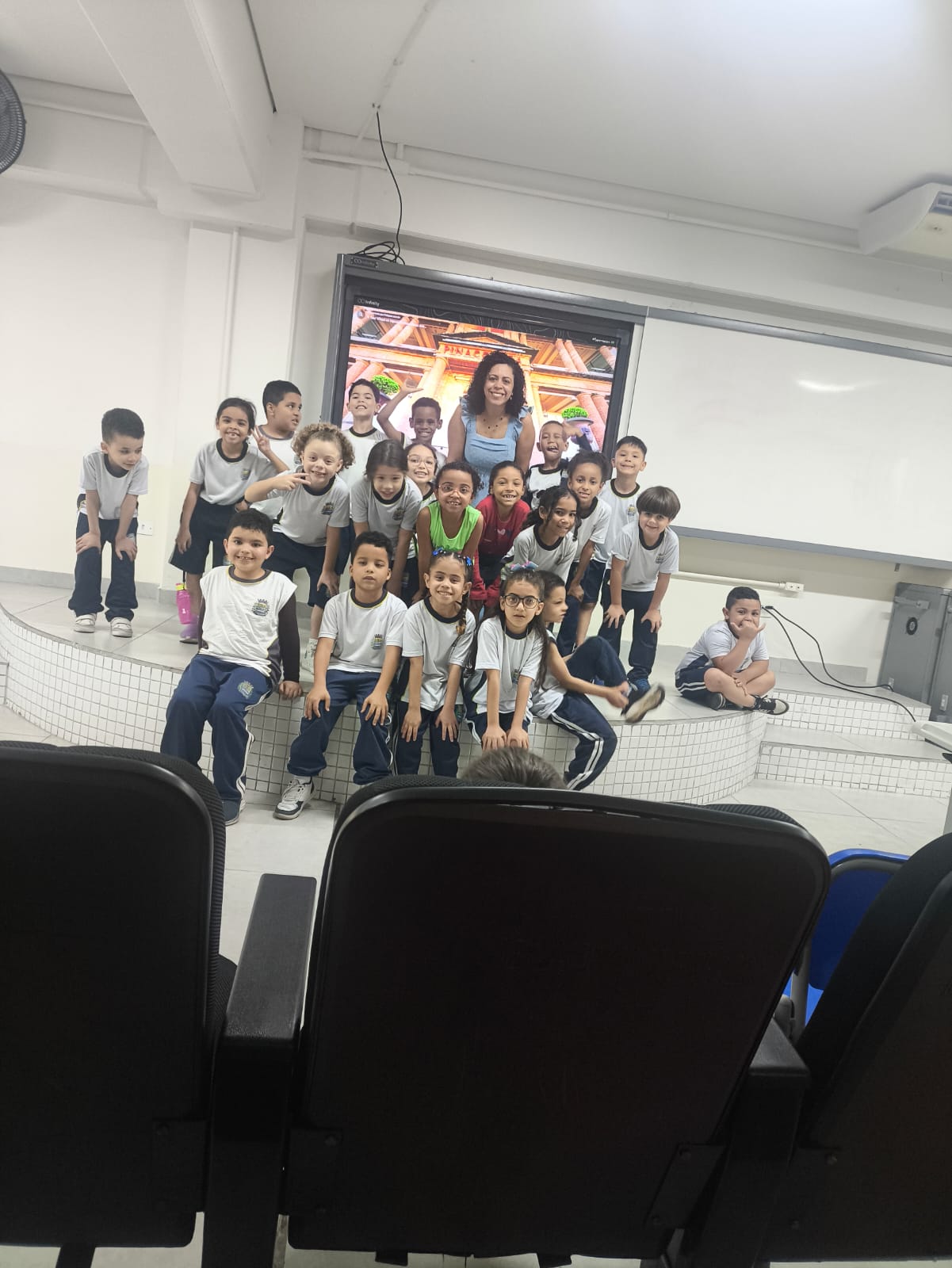 EMEF Marlene Pereira Santiago encerra projeto ‘Pequenos Artistas na Pinacoteca’ com imersão artística e visita ao museu paulistano