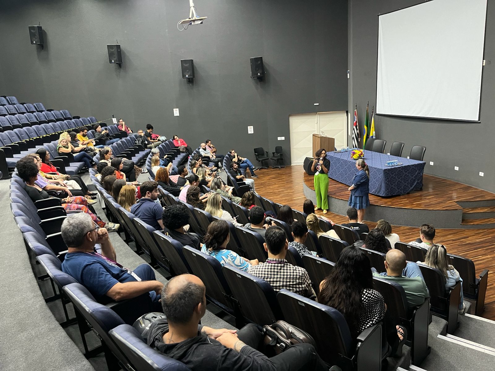 Secretaria de Educação promove encontro entre NEARED e Secretaria da Mulher para formação sobre diversidade