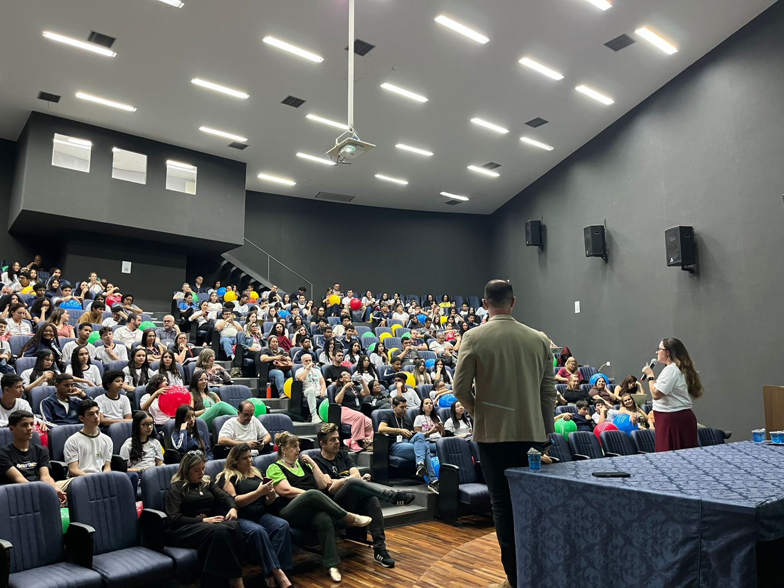Barueri lança nova edição do Programa Aluno Tutor e beneficia cerca de 300 estudantes da rede municipal