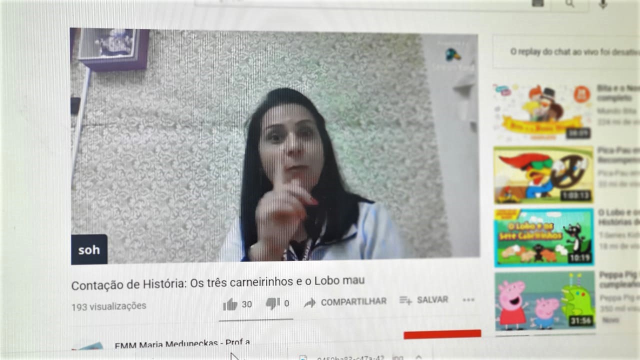 Professoras da Maternal Meduneckas contam histórias e cantam cantigas em canal do Youtube