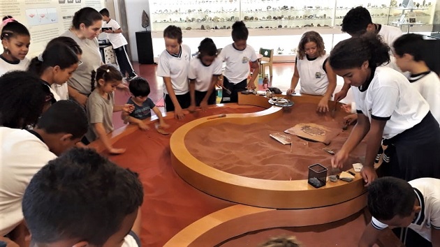 Alunos da Emef Pimentel participam de projeto Cientistas Mirins